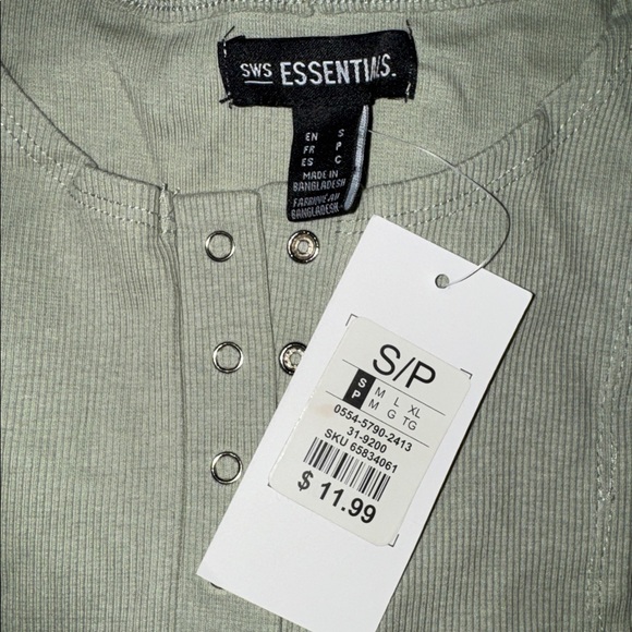 Essentials Sage Ribbed Snap-Front Crop Tank - Picture 2 of 2